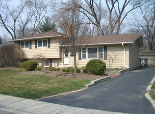 213 Elmwood Dr, Naperville, IL