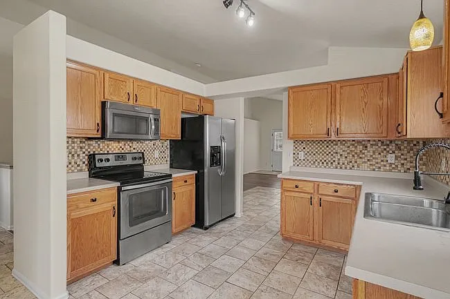 1016 Woodside Rd — Photo 2