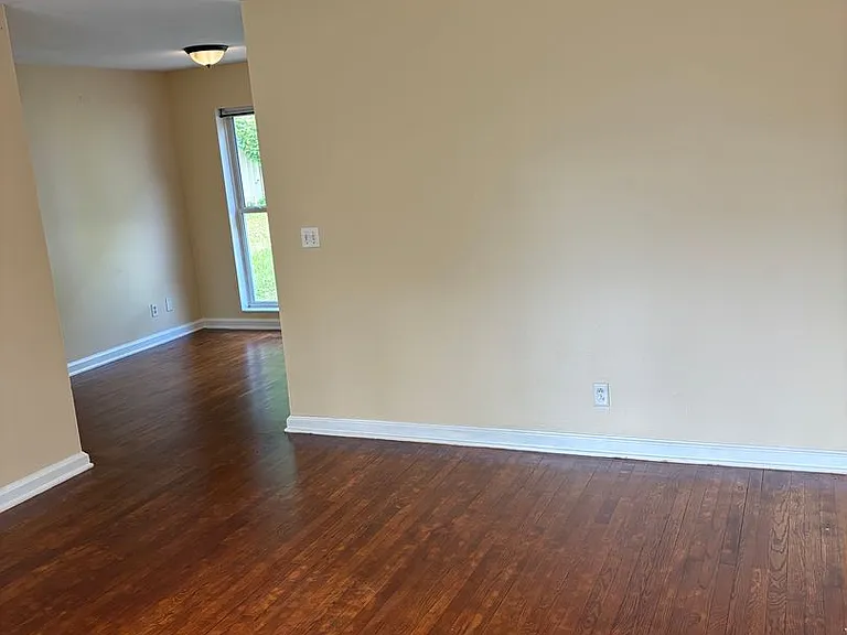5095 Crestwood Rd — Photo 3