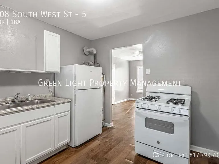 308 S West St #5 — Photo 7