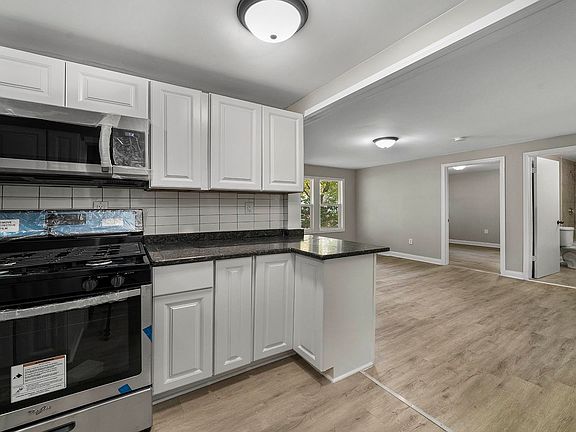 5th image of 238 Burrwood Ave