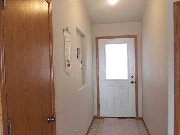 2nd image of 941 Willow Ln APT B