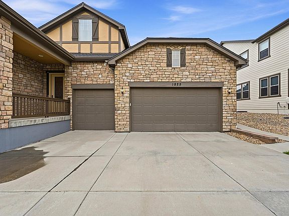 3rd image of 1825 Burke Dr