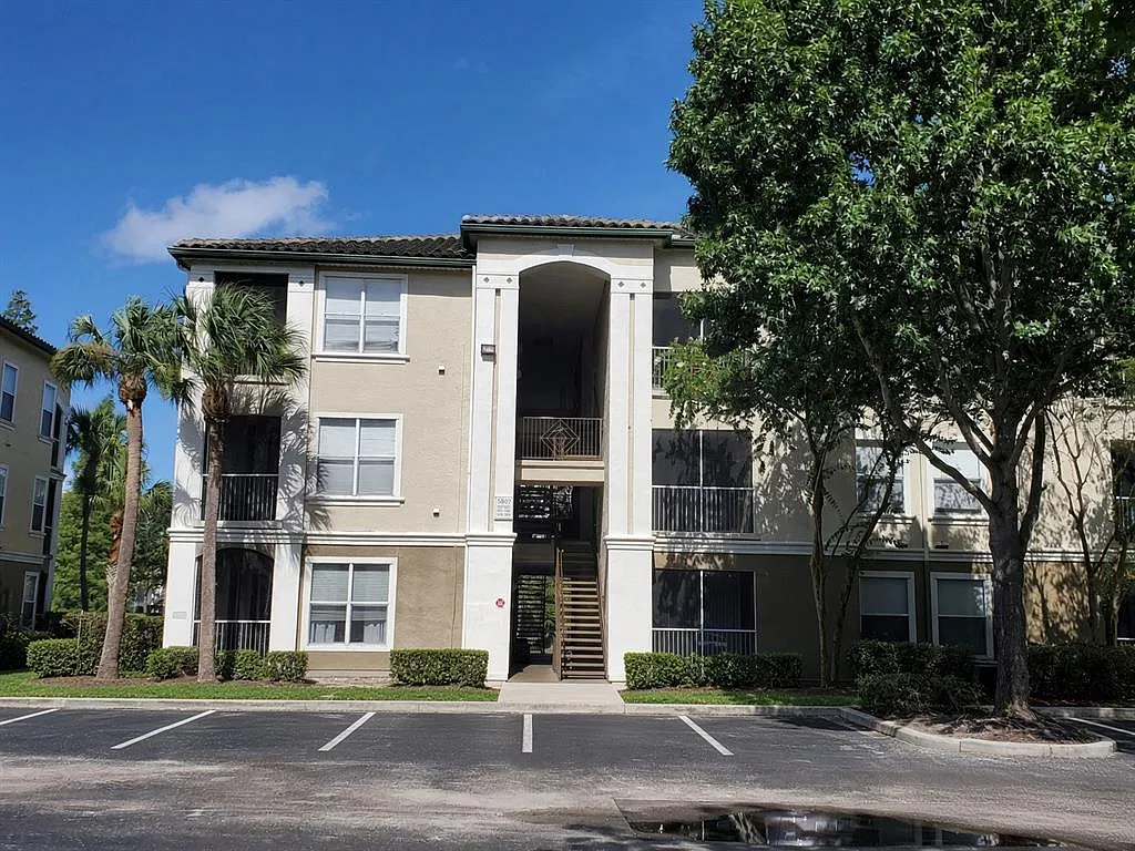 1 bed, 1.0 bath, 749 sqft, $1,375 — Photo 1