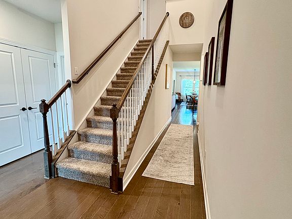 3rd image of 1073 Amberley Crossing Dr