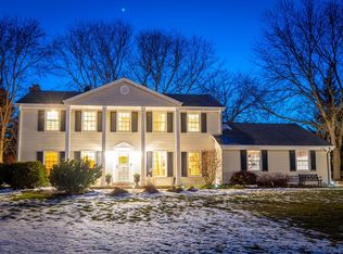 2795 Almesbury Ave, Brookfield, WI 53045