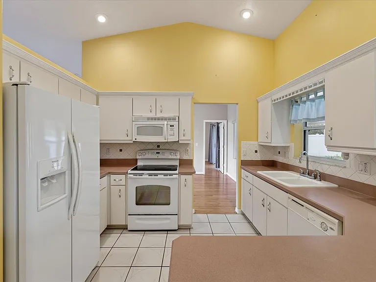 28 Princeton Ln — Photo 8