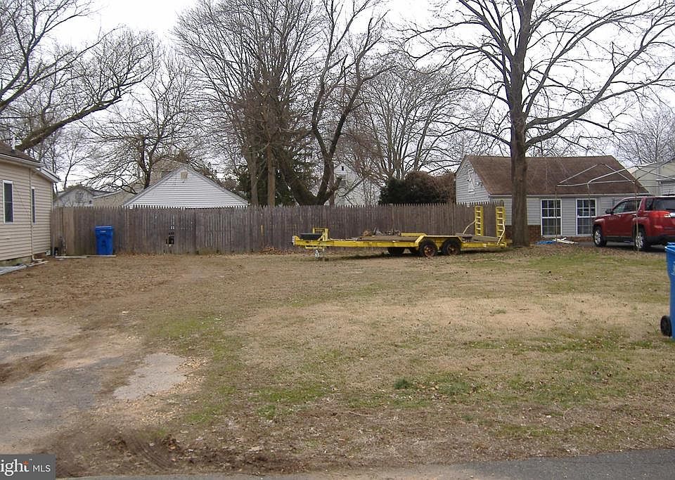2nd image of 1016 3rd Ave