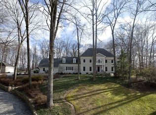 8620 Chateau Dr, Rockville, MD 20854