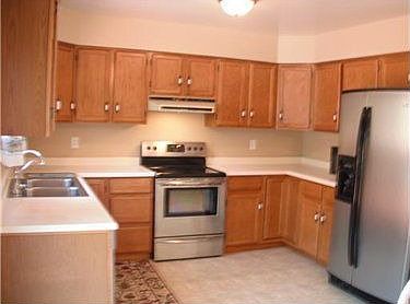 5th image of 185 Sunridge Dr