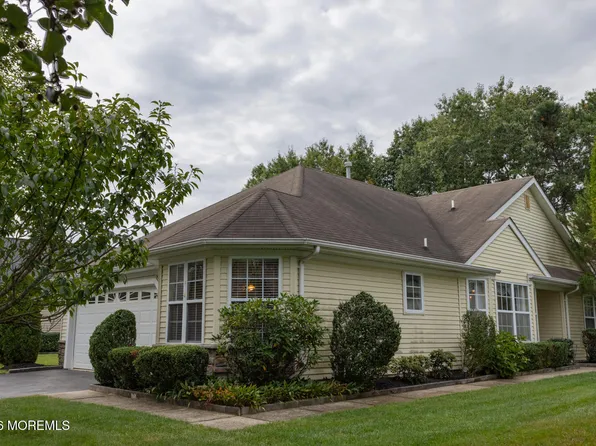 10 Wellington Lane, Lakewood, NJ 08701