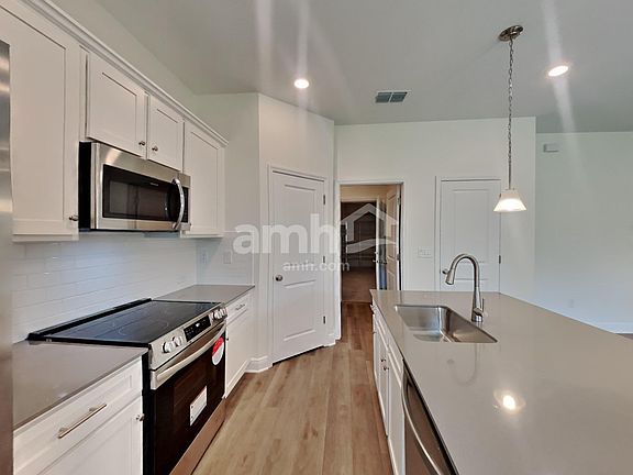 3rd image of 27120 Saint Andrews Ave