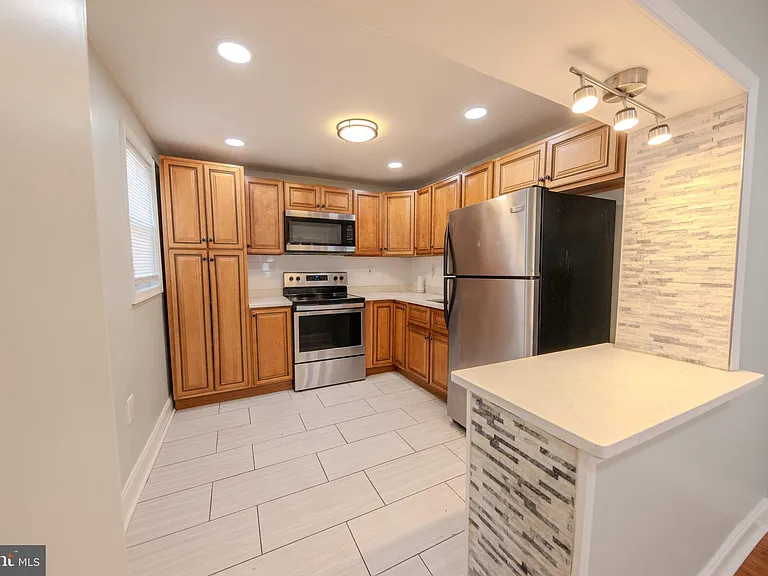 2059 E Ontario St — Photo 9