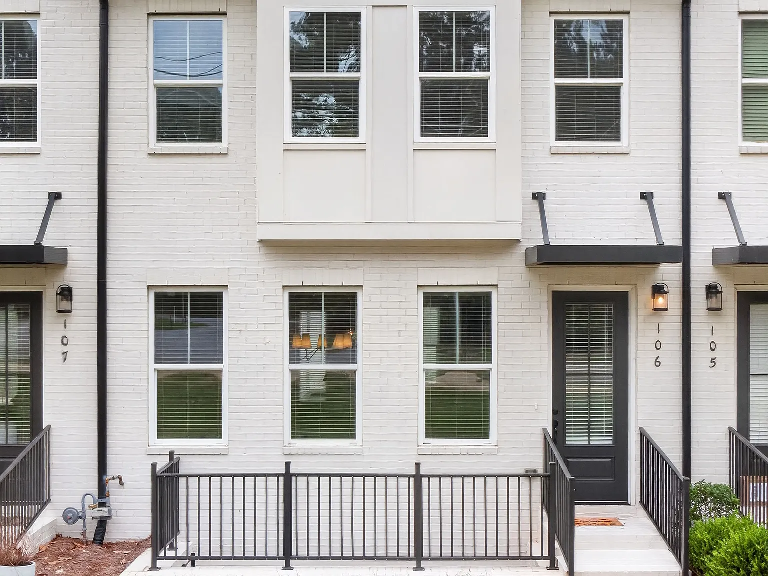 4 bed, 3.5 bath, 2017 sqft, $2,800 — Photo 1