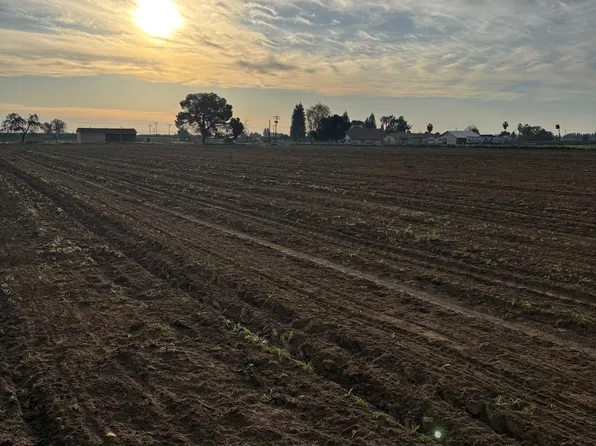 9449 S McCall Ave, Selma, CA 93662