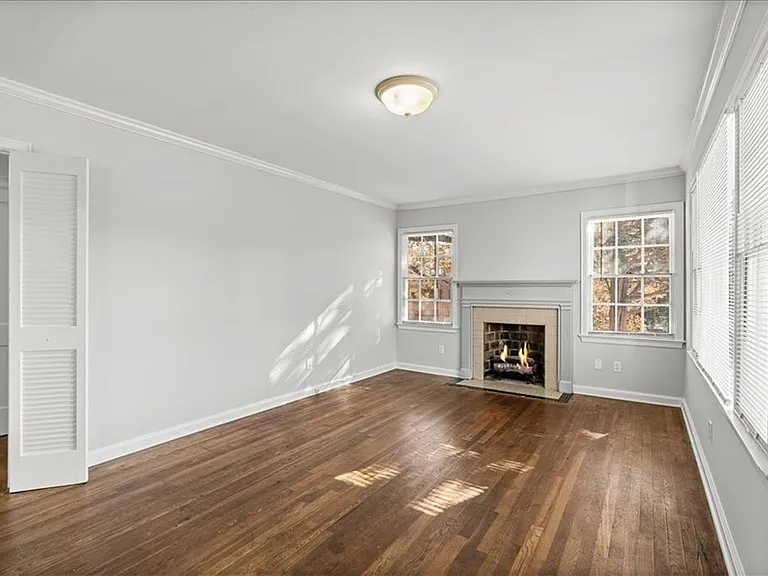 449 10th St NW — Photo 5