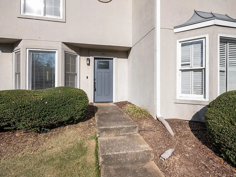 401 Defoors Lndg NW — Photo 3
