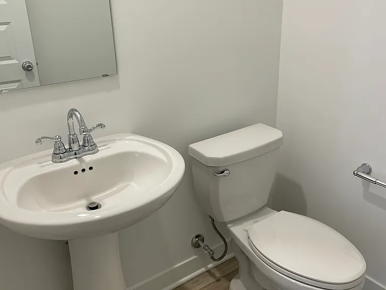 532 Lincoln Cir W — Photo 21