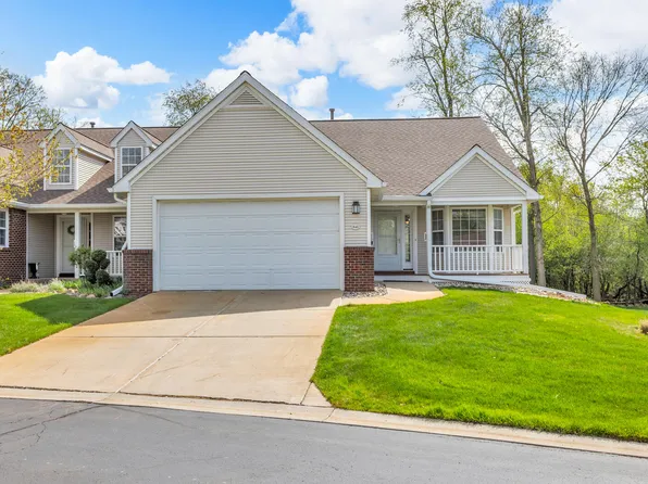 841 E Barrington Cir, Jackson, MI 49203