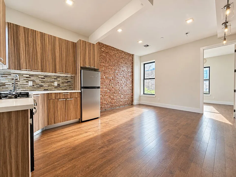 250 Patchen Ave #3