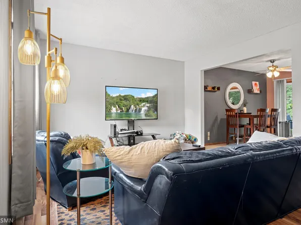 612 4th St N APT 3, Hudson, WI 54016