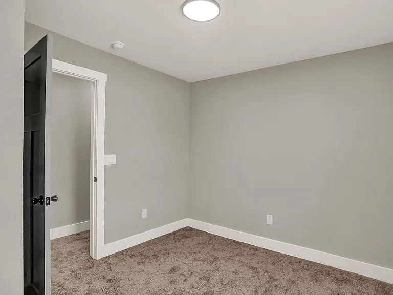 1117 E Naomi St — Photo 16