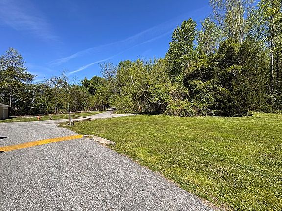 3rd image of 8000 Dogwood Rd Trailer 28