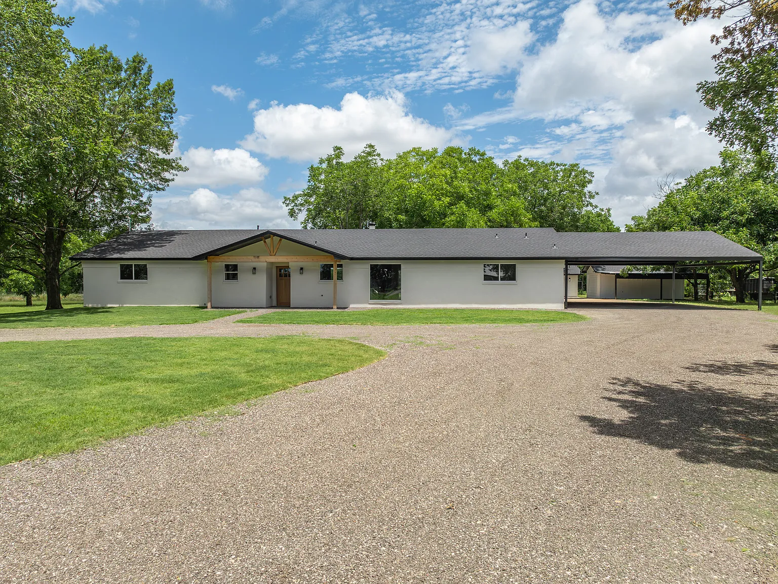 4 bed, 3.5 bath, 2525 sqft, $4,500 — Photo 1