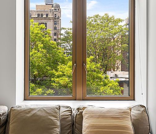 5th image of 225 E 19th St #503