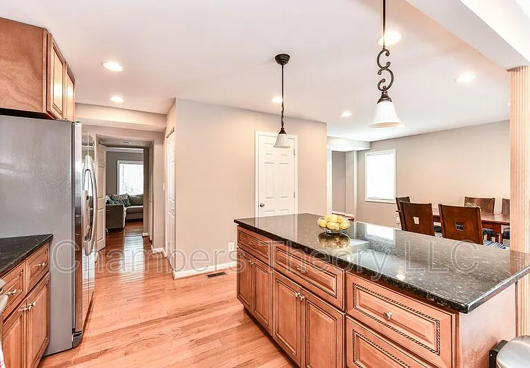1033 S Edison St — Photo 13
