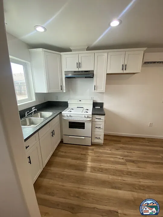 1 bed, 1.0 bath, 500 sqft, $1,200 — Photo 3