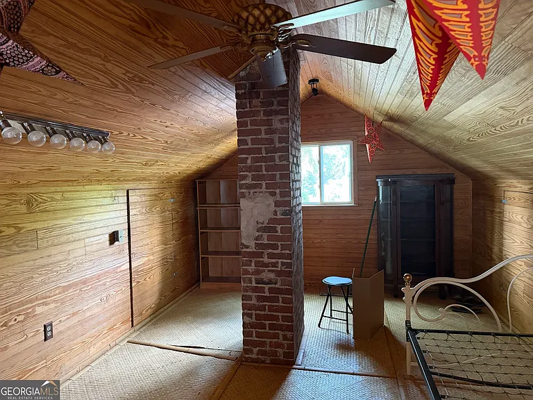 502 Lawrence St — Photo 11