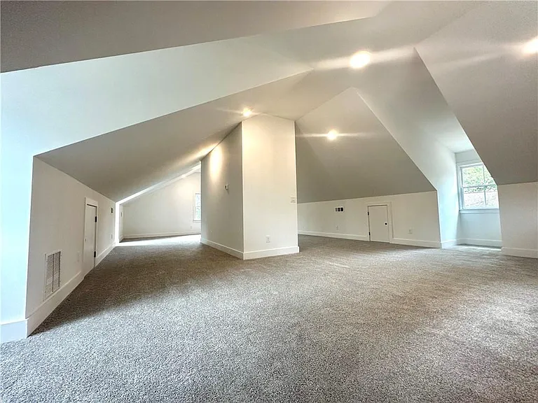 192 Claire Dr SE — Photo 9