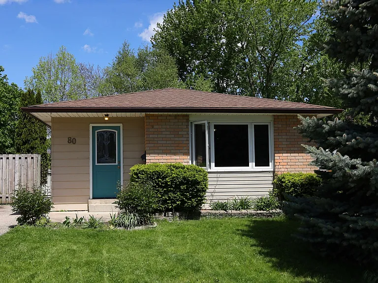 80 Kipling Cres — Photo 2