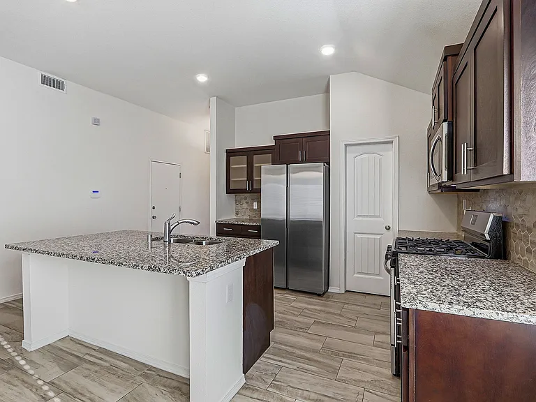 13745 Lago Vista Ave — Photo 9