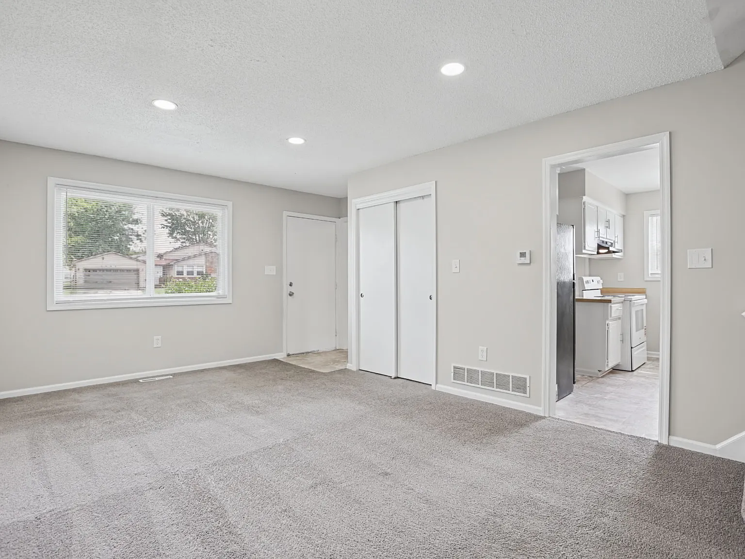 4 bed, 1240 sqft, $1,900 — Photo 4