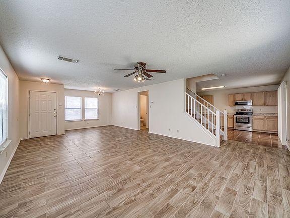 3rd image of 6819 Evercrest Ln