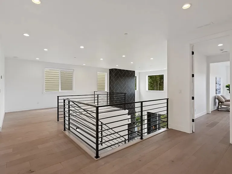3090 N 49th Ave — Photo 33