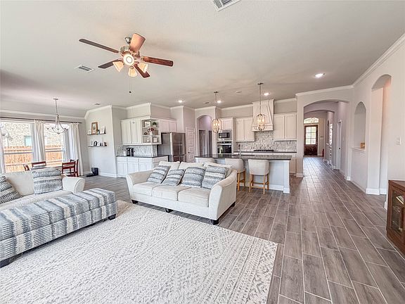 2nd image of 484 Haven Rd
