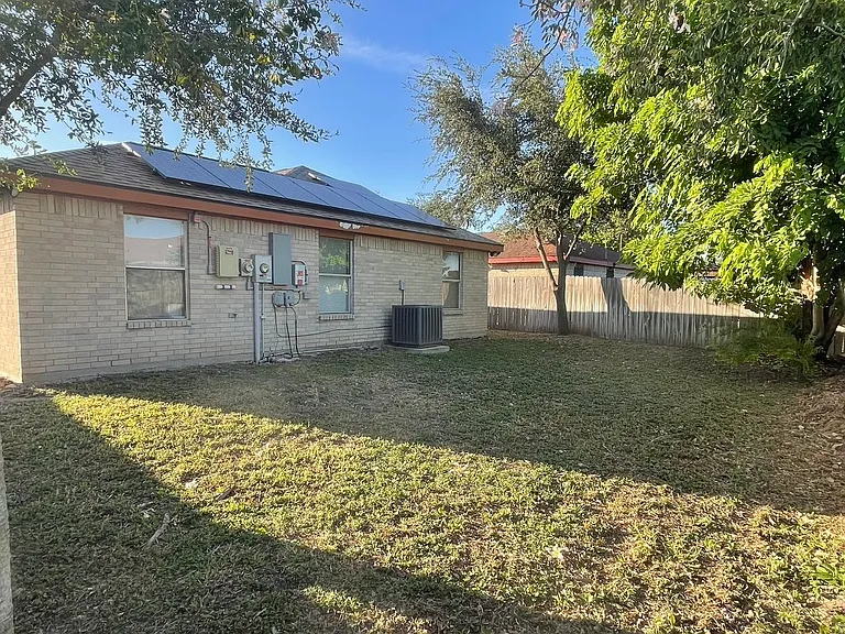2288 El Metro — Photo 11