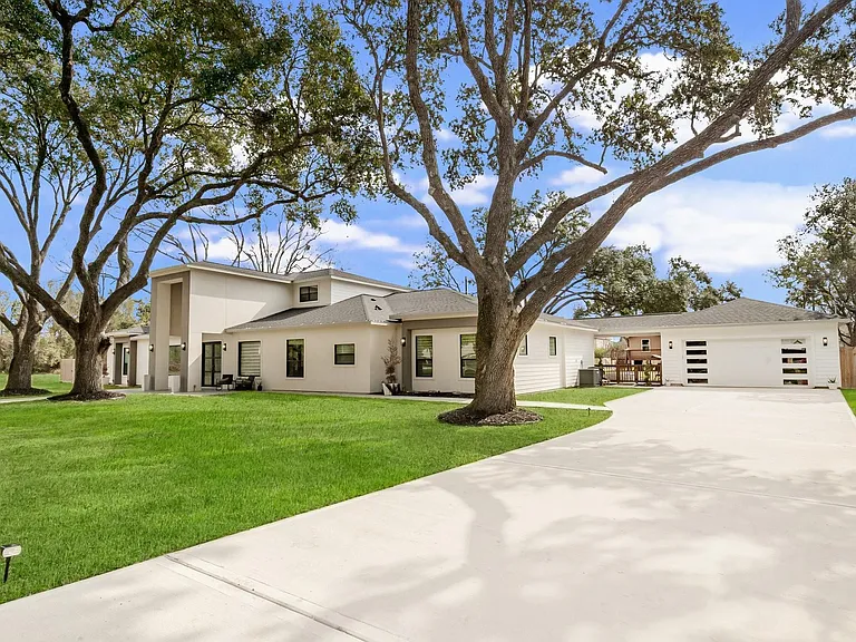 26511 Meadow Ln — Photo 3