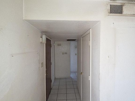 4th image of 5210 W WINDSOR Avenue