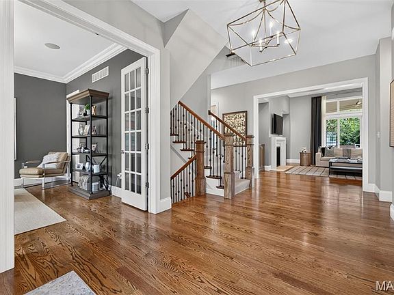5th image of 3032 Fallbrook Dr