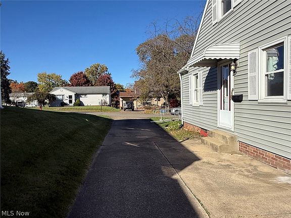 4th image of 1508 33rd St NE