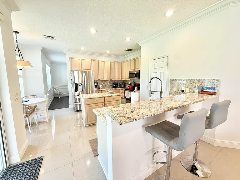 12671 Yardley Dr — Photo 3
