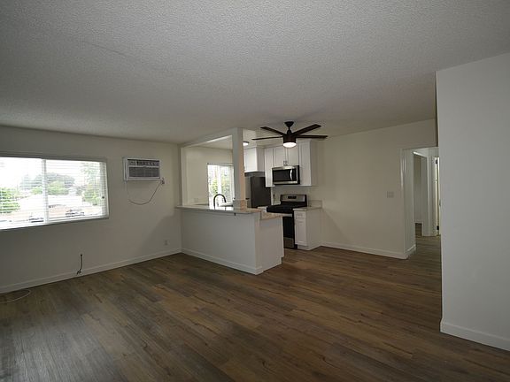 4th image of 12255 Burbank Blvd #218