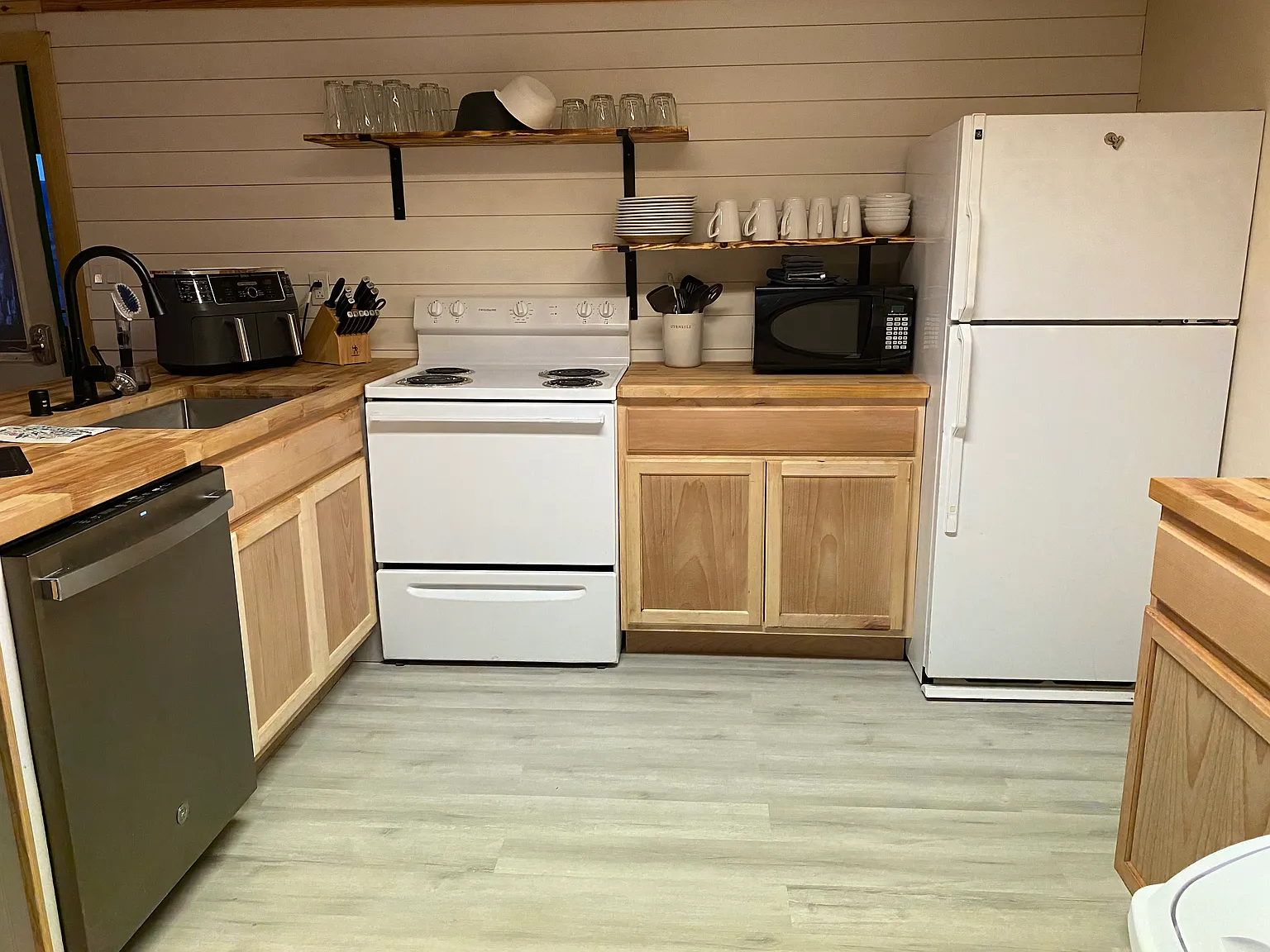 1 bed, $2,999 — Photo 3