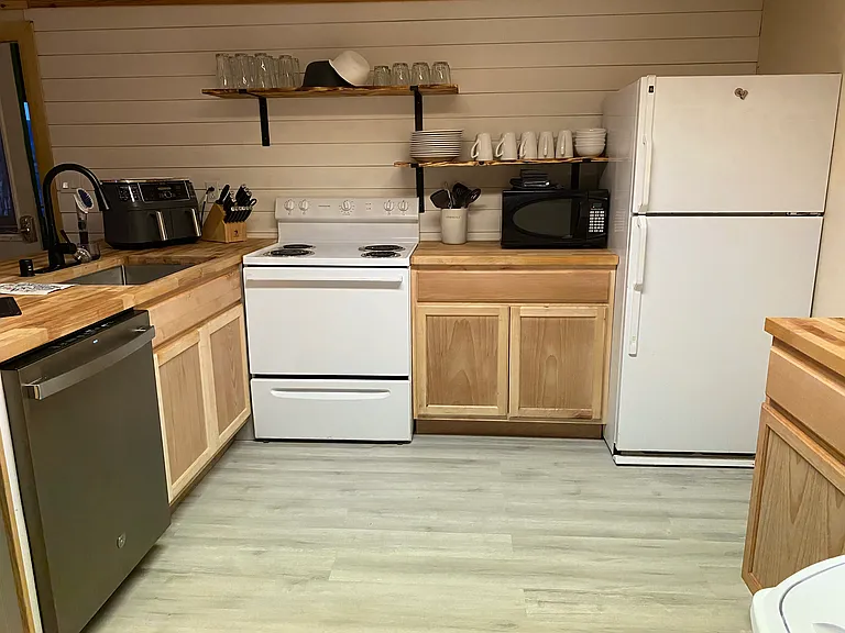 270 Cottonwood Camp Rd — Photo 3