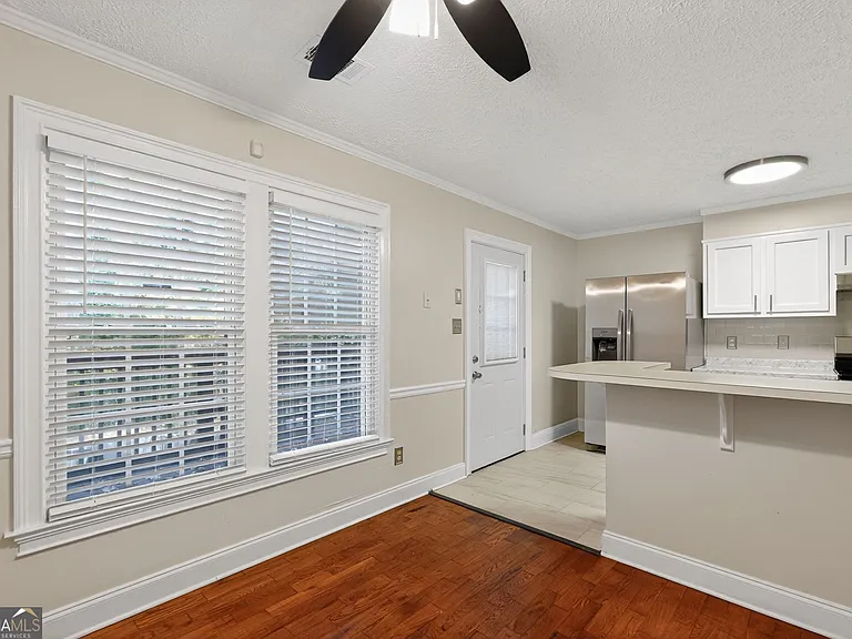 898 Chippendale Ln — Photo 7