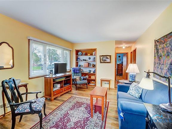 4th image of 1033 Birch Ave